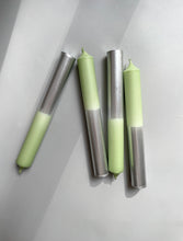 Lade das Bild in den Galerie-Viewer, DipDye Kerzen, Arctic Silver x Pistachio