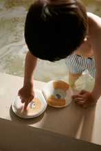 Lade das Bild in den Galerie-Viewer, WAYLON Magic Water Book, Circus / Sandy