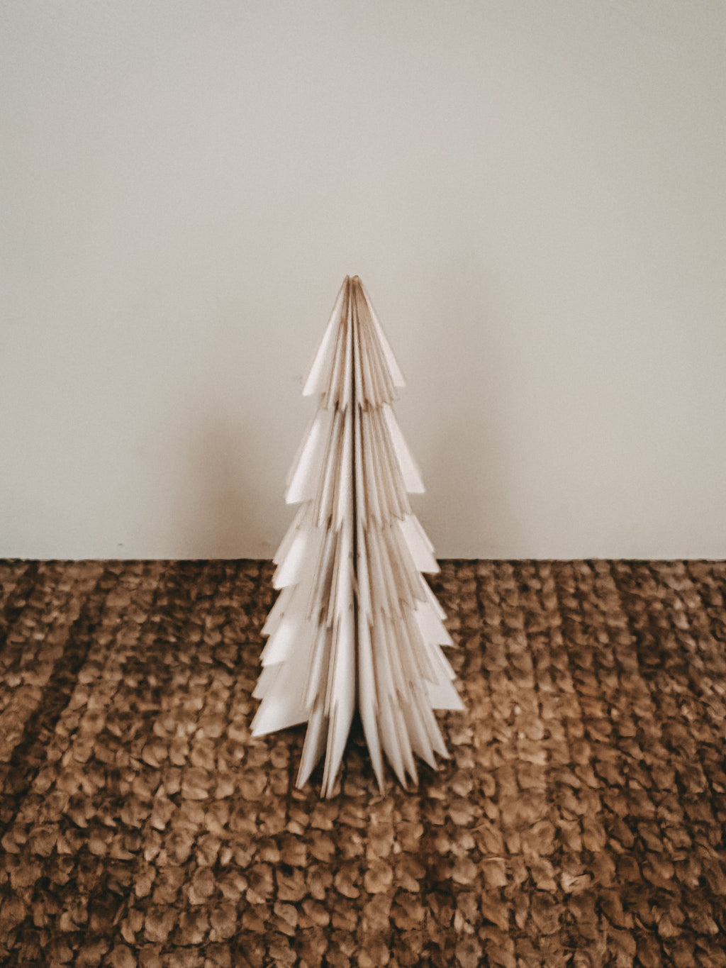 PAPER Papiertannenbaum klein, creme