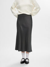 Lade das Bild in den Galerie-Viewer, SLFLENA Midi Skirt, volcanic ash
