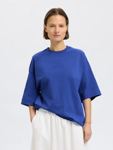 Lade das Bild in den Galerie-Viewer, SLFCOLWOMAN 2/4 Oversized Tee, dazzling blue
