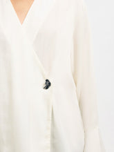 Lade das Bild in den Galerie-Viewer, LFJOLLY Wrap Top, gardenia
