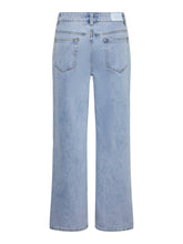 Lade das Bild in den Galerie-Viewer, YASALENA Straight Jeans, light blue denim
