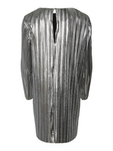 Lade das Bild in den Galerie-Viewer, YASREGINA Plisse Dress, silver
