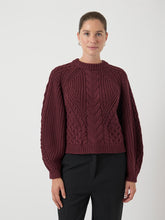 Lade das Bild in den Galerie-Viewer, YASNANSA Knit Pullover, port royale
