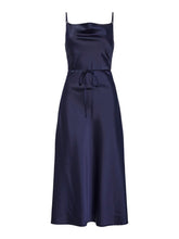 Lade das Bild in den Galerie-Viewer, YASTHEA Strap Long Dress, evening blue
