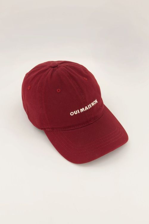 MYCAP "Oui mais non", dunkelrot
