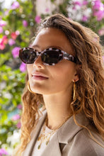 Lade das Bild in den Galerie-Viewer, MYCELESTE Sonnenbrille, braun
