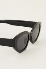 Lade das Bild in den Galerie-Viewer, MYCELESTE Sonnenbrille, schwarz
