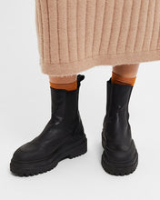 Lade das Bild in den Galerie-Viewer, SLFASTA New Chelsea Leather Boots, Black
